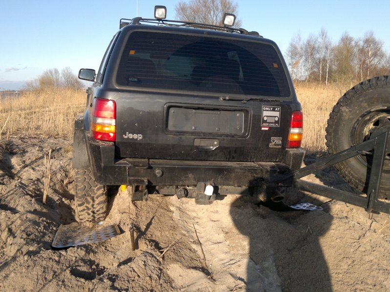 JEEP UZIEMIONY2.jpg